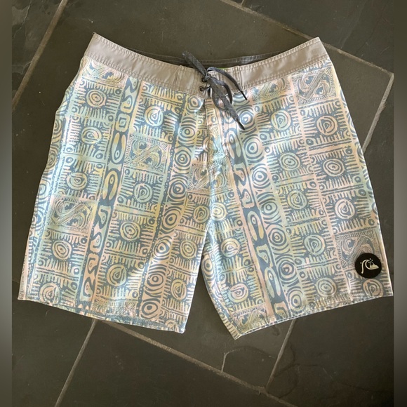 Quiksilver Multicolor Patterned Board Shorts - Picture 1 of 2